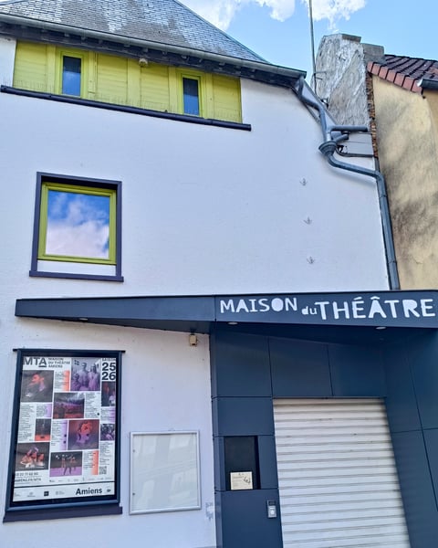 Façade de La MTA au 8, rue des Majots (entrée spectacles)