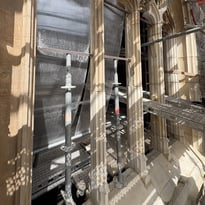 Maçonnerie & taille de pierre : les travaux en cours sur l'église St-Pierre d'Ault